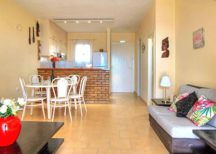 Sea View Maisonette *