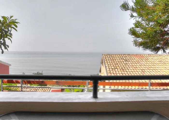 Апартаменты Sea View Maisonette